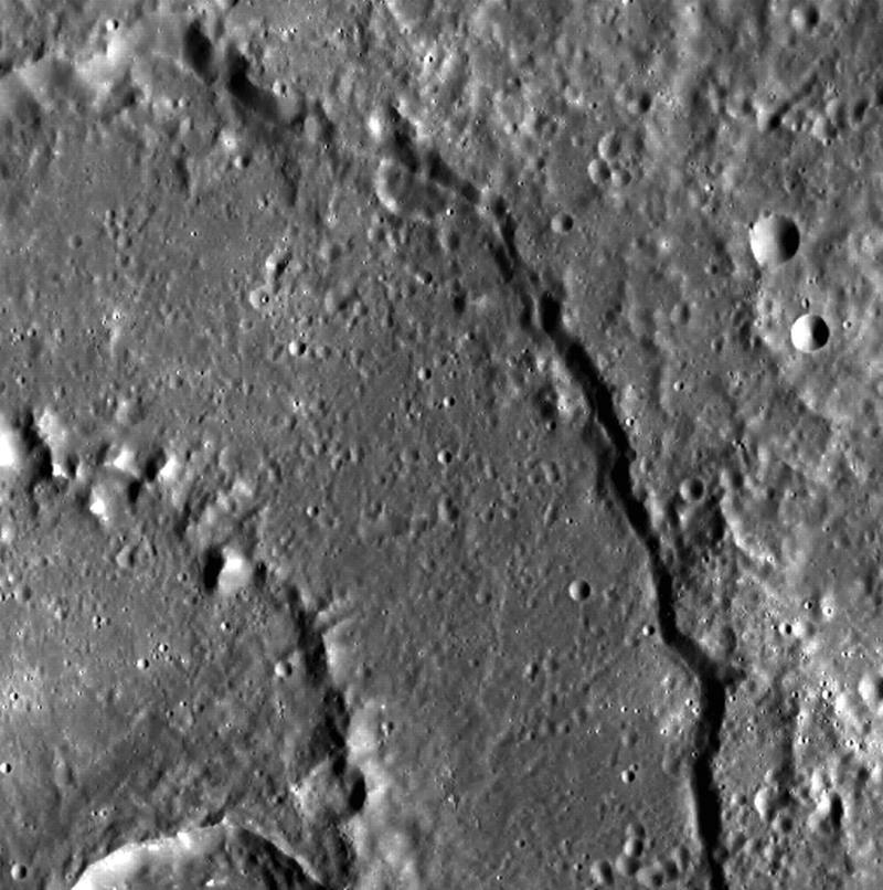 Бассейн Raditladi, один из самых молодых на Меркурии