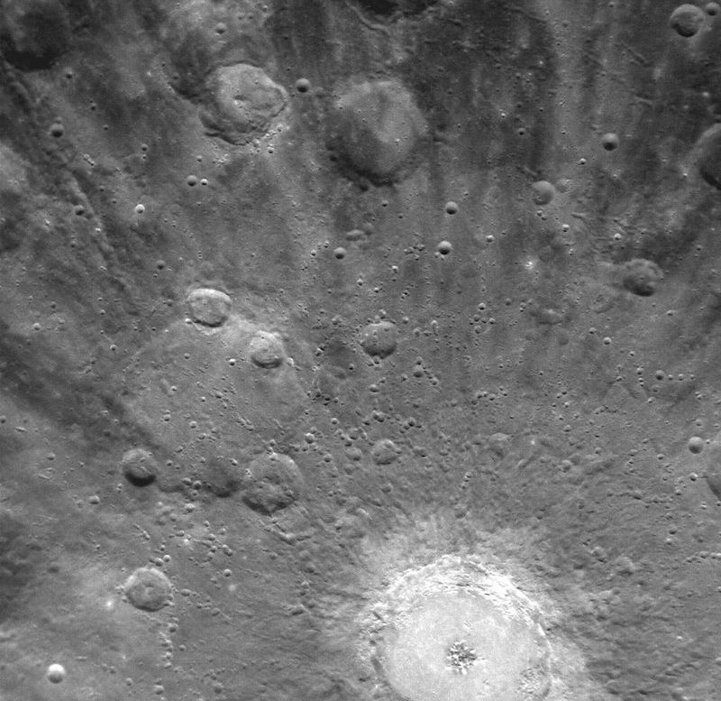 Кратер на Меркурии, снимок космического аппарата MESSENGER