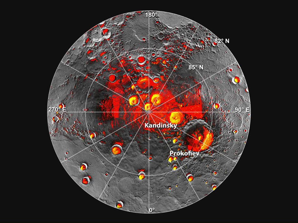 Красным цветом показаны северные полярные области Меркурия, которые находятся в тени на всех изображениях, полученных с MESSENGER