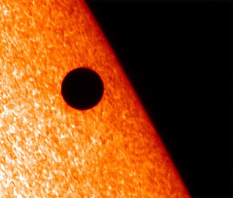 Меркурий на фоне Солнца во время транзита