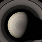 Снимок шестиугольника Сатурна полученныйВояджером 1