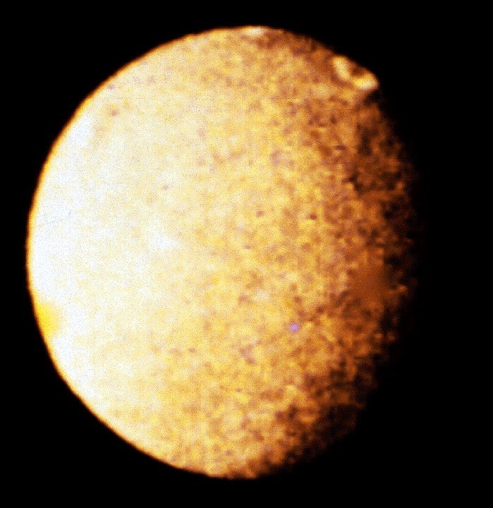 Спутник Урана Умбриэль, снимок сделан с использованием светлых фильтров