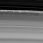 Вертикальные структуры, среди самых высоких видели в основных колец Сатурна, резко возрастет от края B кольца Сатурна