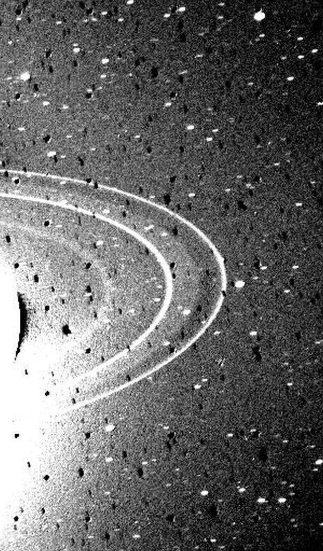 Кольца Нептуна, снятые Вояджером-2