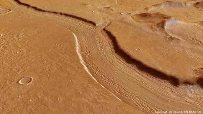 Фотография области Reull Vallis сделанная Mars Express