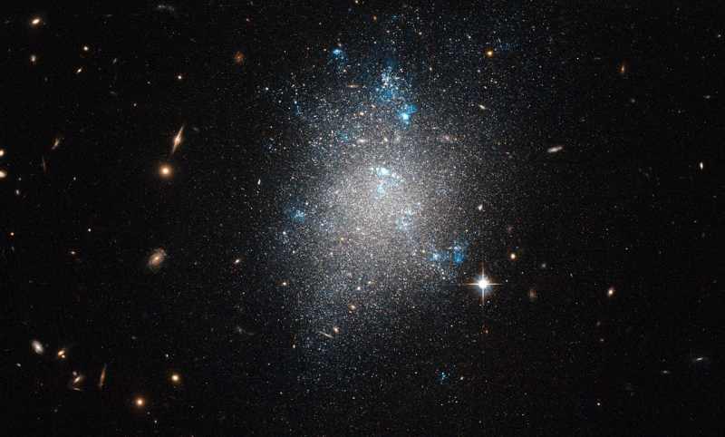 Неправильная галактика NGC 5477