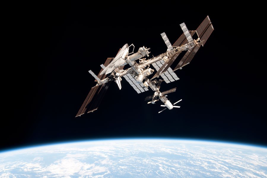 МКС - самый крупный искуственный спутник Земли