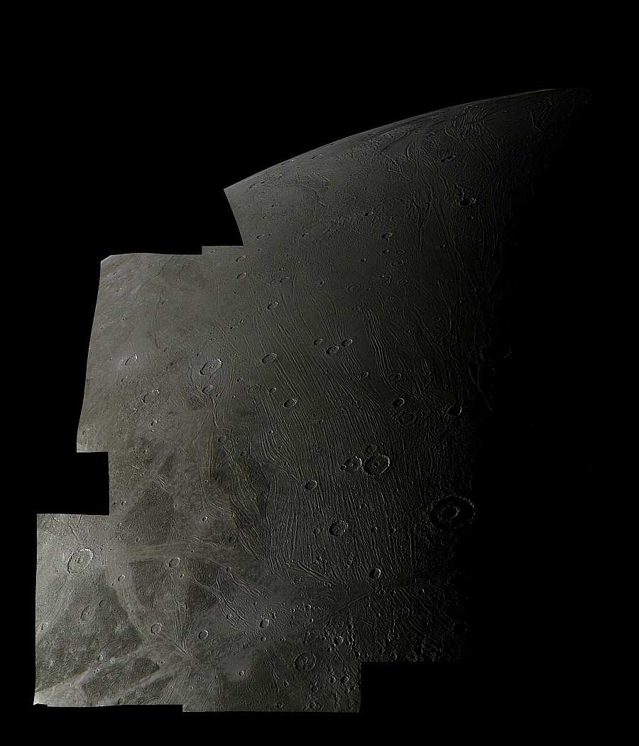 Мозаика южной полярной области Ганимеда, снимок Вояджера-2