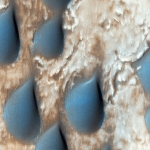 Темные дюны, богатые Оливином, в кратере Коперник