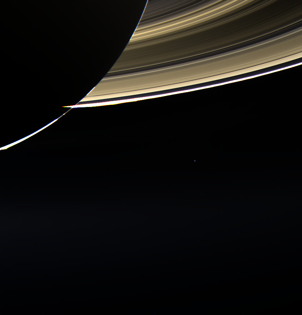 Земля и кольца Сатурна