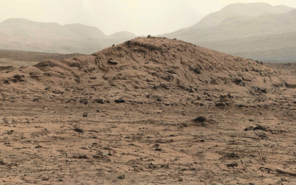 Астрономы опубликовали новый снимок поверхности Марса с ярко синей рябью