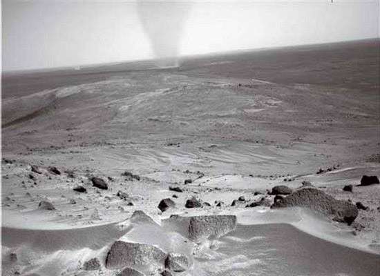 Пылевой смерч в кратера Гусева