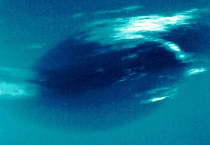 Большое тёмное пятно на Нептуне
