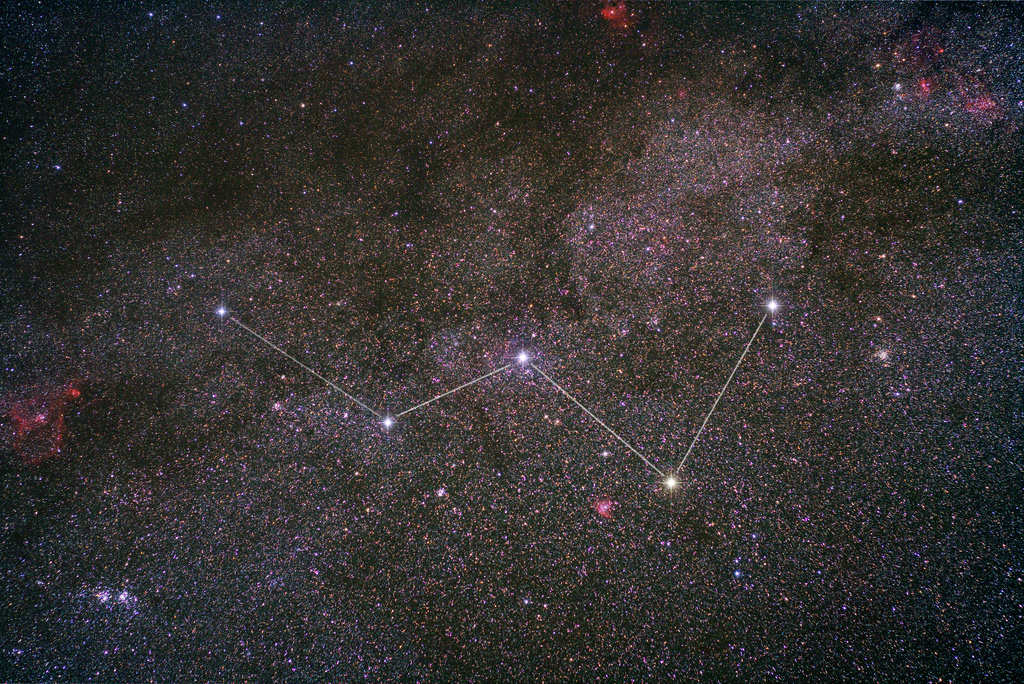 Бета Кассиопея - самая правая звезда W-астеризма