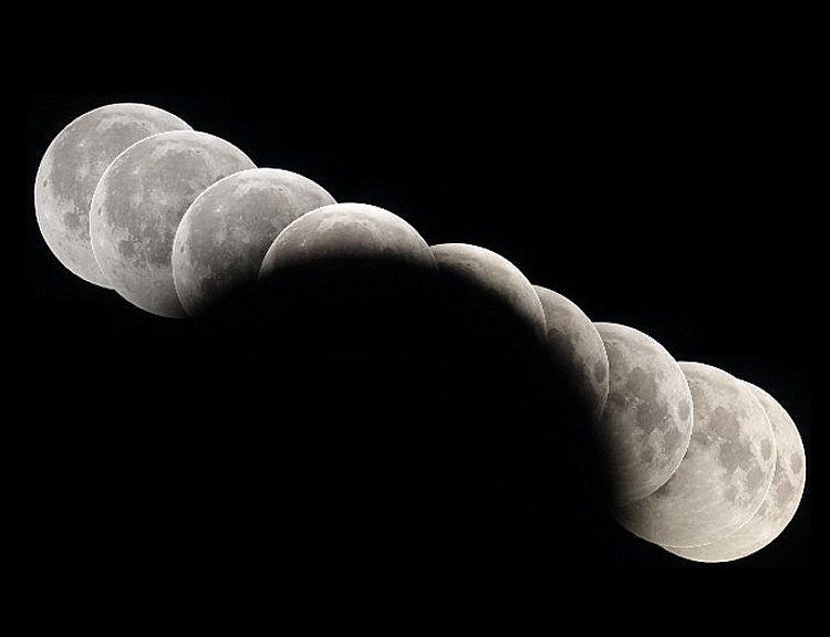 Коллаж снимков частичного Лунного затмения