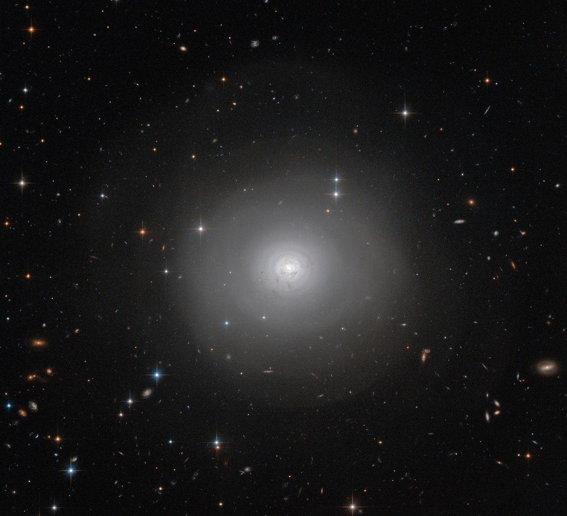 Линзовидная галактика PGC 10922