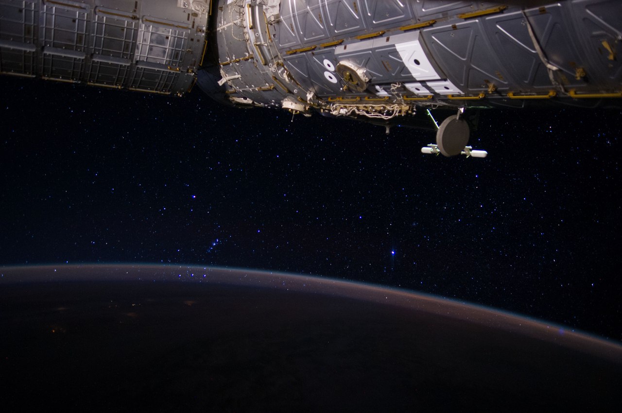 Пояс Ориона сквозь земную атмосферу