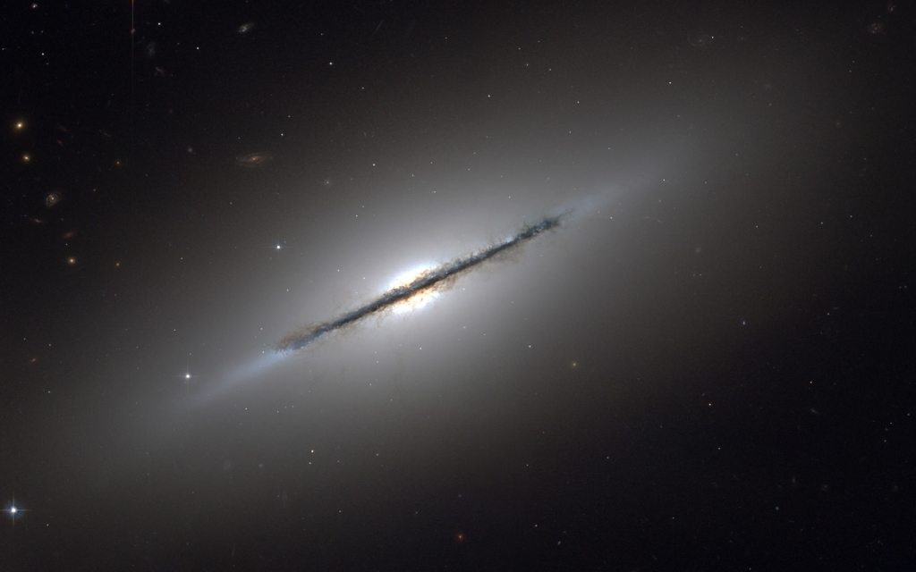 Галактика Веретено или NGC 5866
