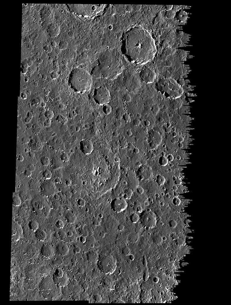 Изображение, полученное КА «Галилео», на котором видны кратерированные равнины
