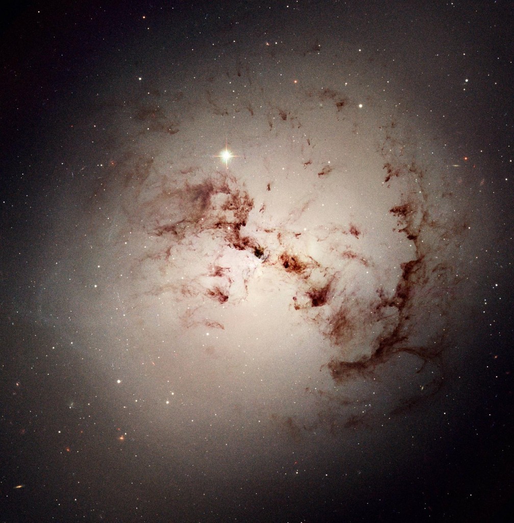 NGC 1316 или Печь А - галактика в созвездии Печь