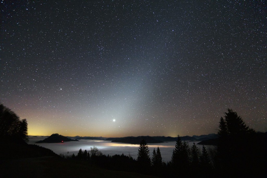 Восход Венеры в зодиакальном свете. Автор Rudi Dobesberger.