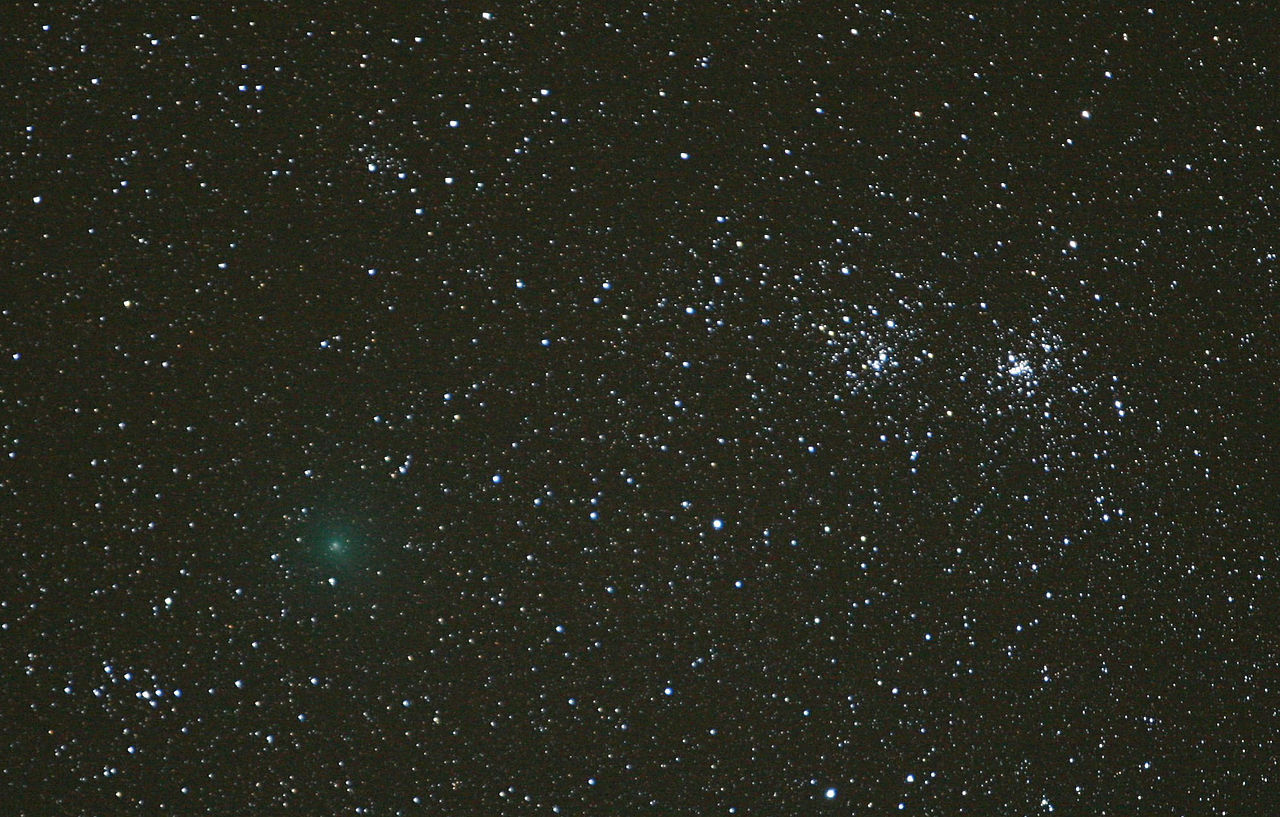 Комета Хартли-2 на звездном небе 9 октября 2010 года