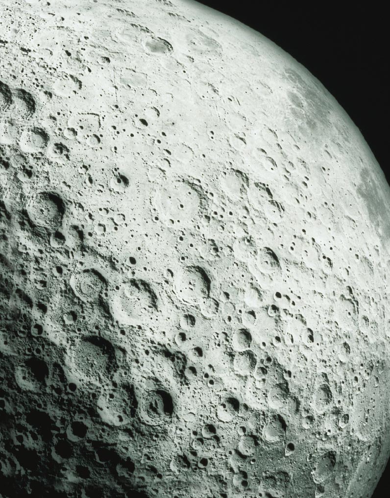 Россыпи кратеров на Луне