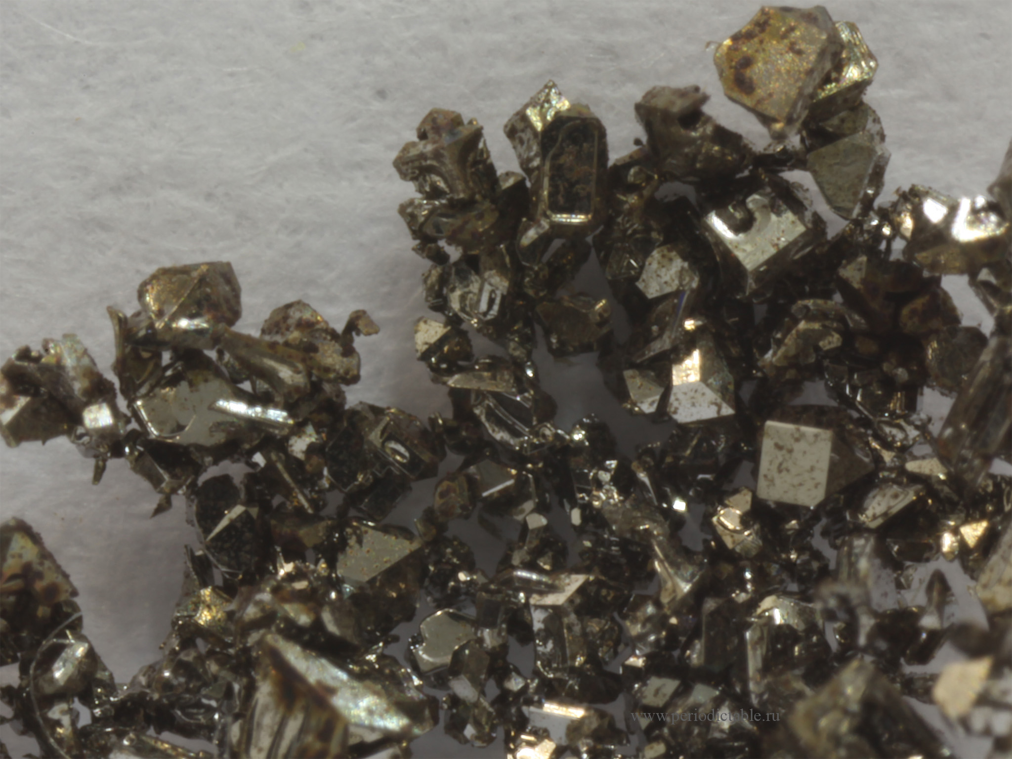 Выращенные кристаллы железа — микроскопические копии кристаллов внутреннего ядра