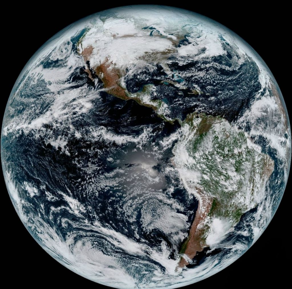 Земля глазами спутника GOES-16