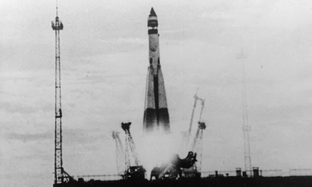 Запуск первого спутника ПС-1