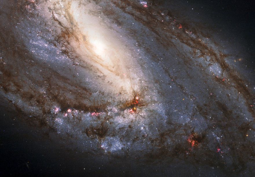 Галактика Мессье 66 по данным телескопа Хаббл