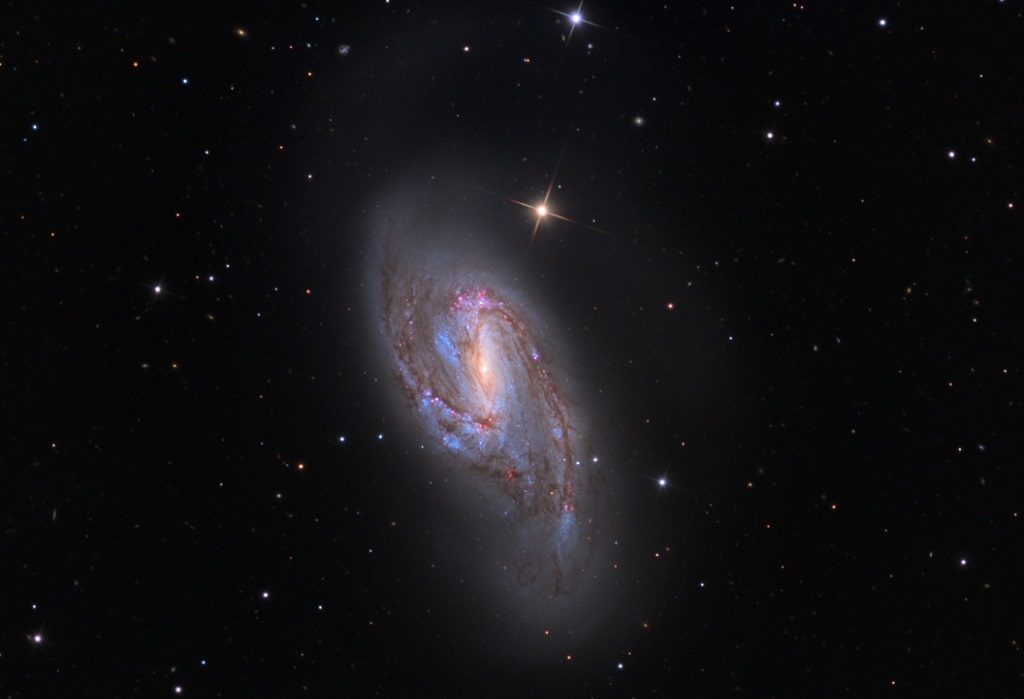 Спиральная галактика M66