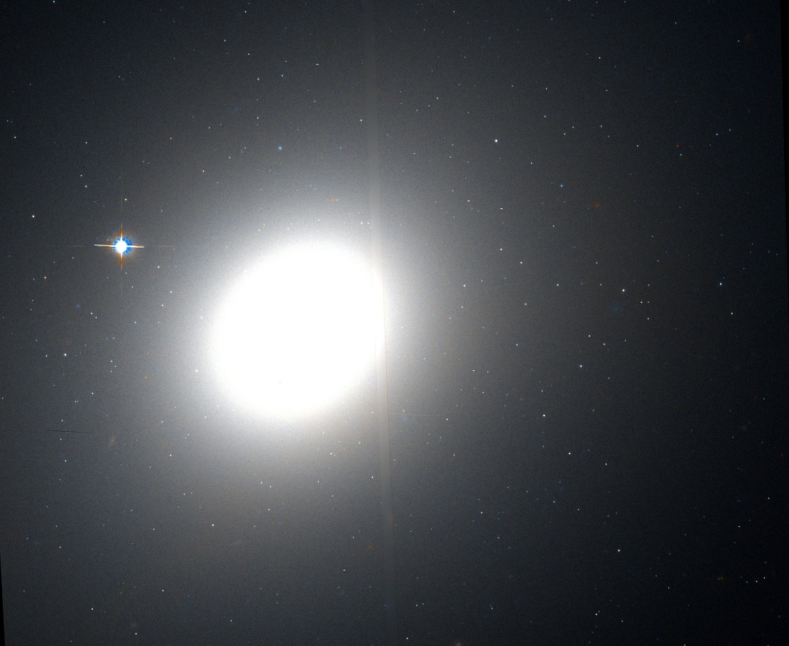 Эллиптическая галактика M49 (фото с телескопа Хаббл)