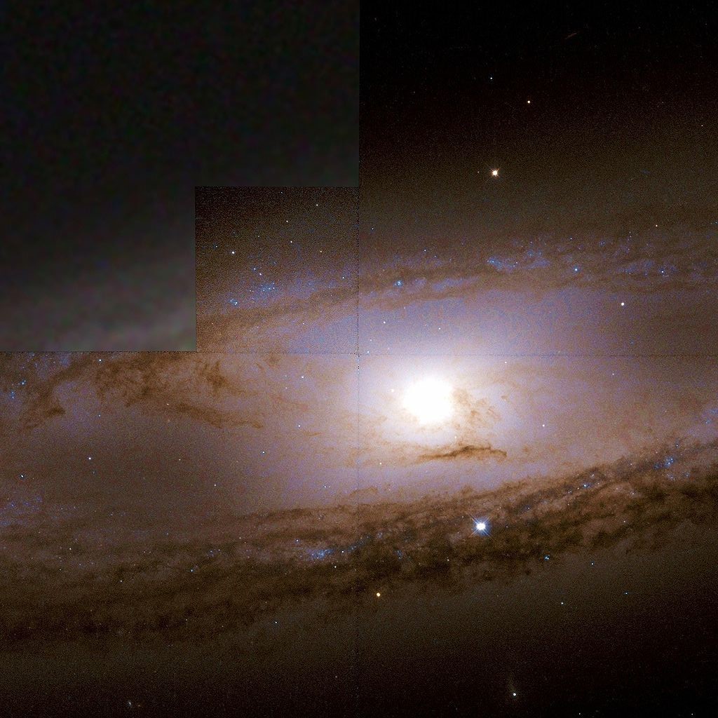 Фотография спиральной галактики M65