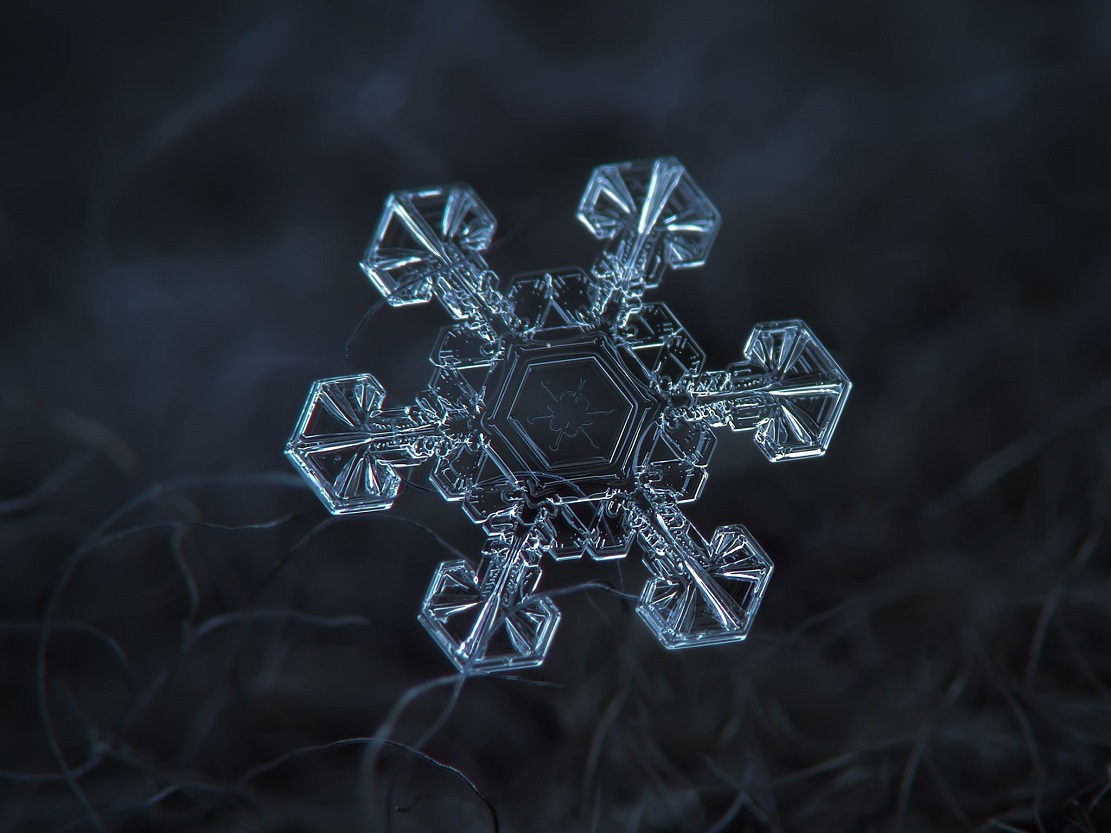 Кристалл воды - снежинка