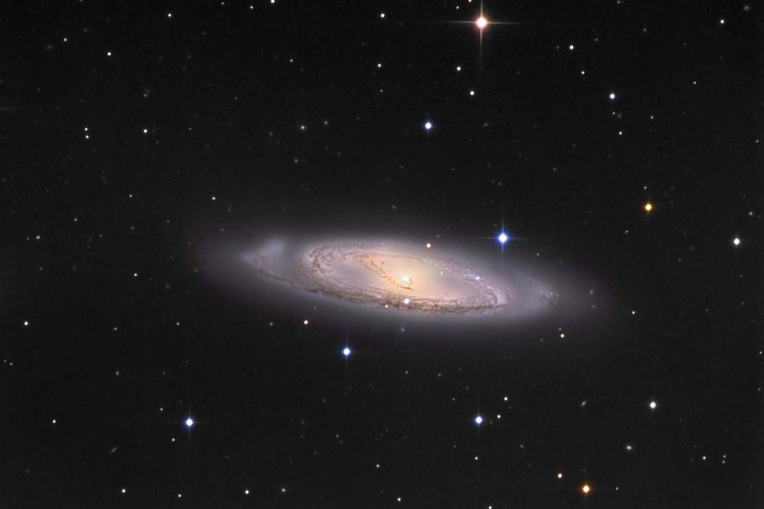 Спиральная галактика M65