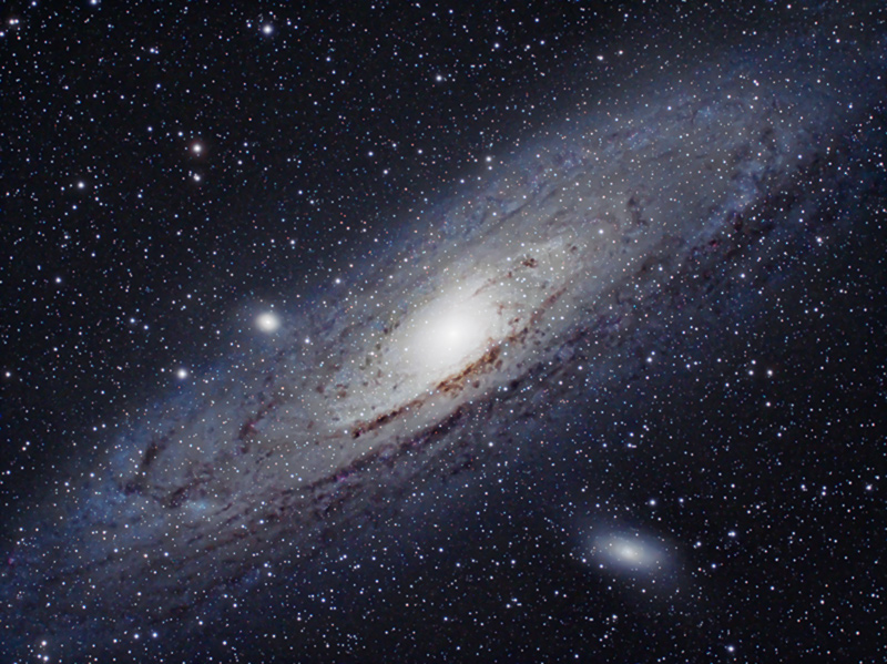 Галактики M31 и M110 (справа внизу)