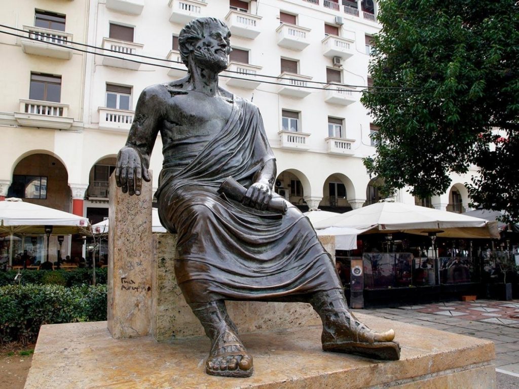 Памятник Аристотелю в Салониках