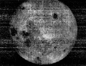 Первый снимок обратной стороны Луны