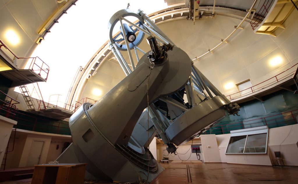 Главный инструмент обсерватории – телескоп Шайна с 2.6-метровым зеркалом