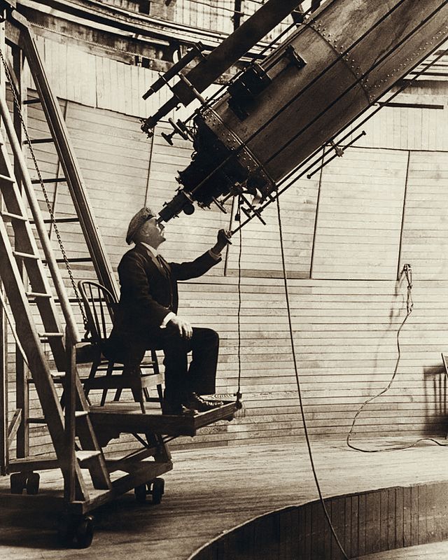 Лоуэлл наблюдает Венеру в 24-дюймовый телескоп