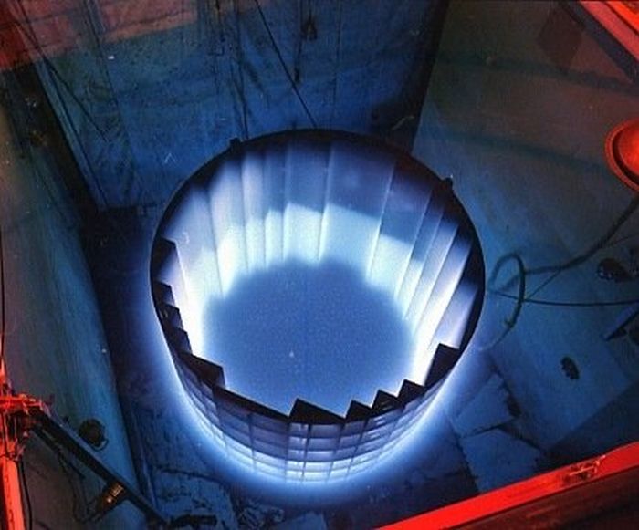 Черенковское излучение в ядерном реакторе