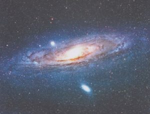 Цефеида, которую обнаружил Хаббл, находится в галактике под названием Андромеда на расстоянии более двух миллионов световых лет от нашей планеты