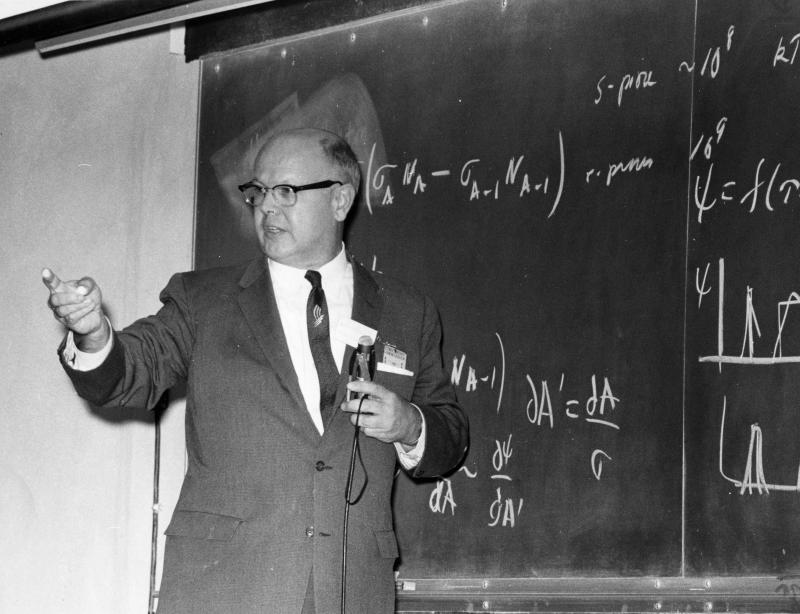 Уильям Фаулер получил Нобелевскую премию в 1983 году