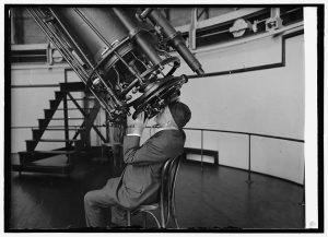 Профессор Холл с 26-дюймовым телескопом. Военно-морская обсерватория 18.08.24